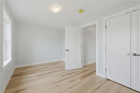 33 Jefferson Avenue East Providence RI 02915