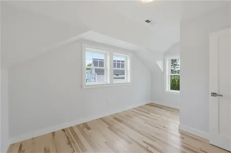 33 Jefferson Avenue East Providence RI 02915