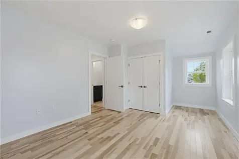 33 Jefferson Avenue East Providence RI 02915
