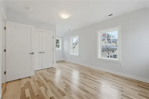 33 Jefferson Avenue East Providence RI 02915