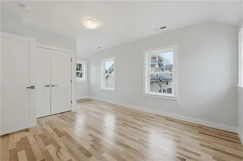 33 Jefferson Avenue East Providence RI 02915