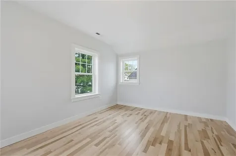 33 Jefferson Avenue East Providence RI 02915