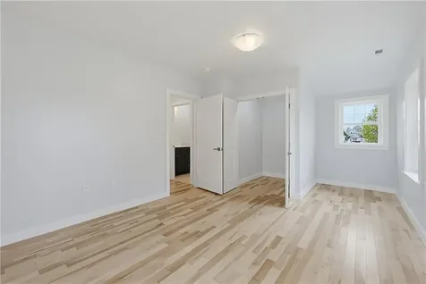 33 Jefferson Avenue East Providence RI 02915