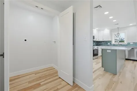 33 Jefferson Avenue East Providence RI 02915