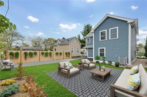 33 Jefferson Avenue East Providence RI 02915
