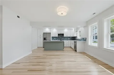 33 Jefferson Avenue East Providence RI 02915