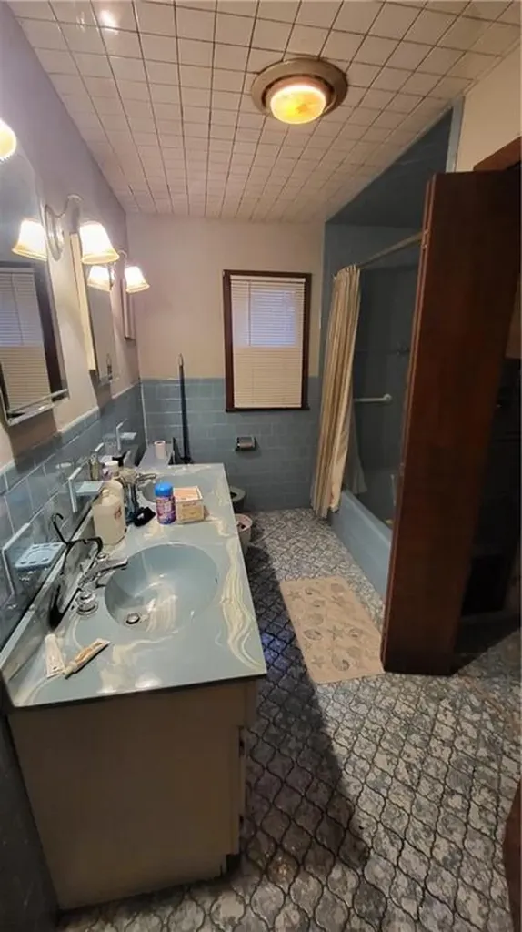 75 Rowe Drive Cranston RI 02921