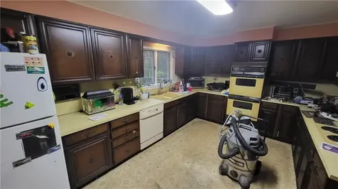 75 Rowe Drive Cranston RI 02921