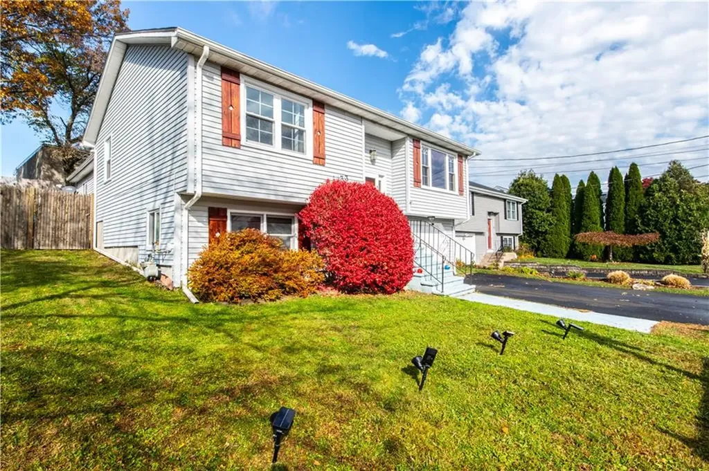 33 Valley Street Cumberland RI 02864