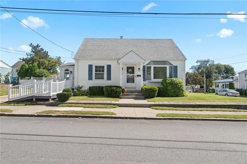 136 Frankfort Street Cranston RI 02910