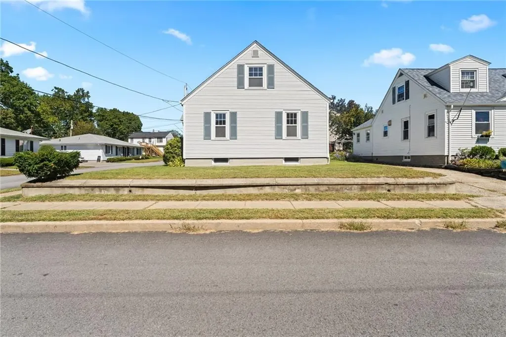 136 Frankfort Street Cranston RI 02910