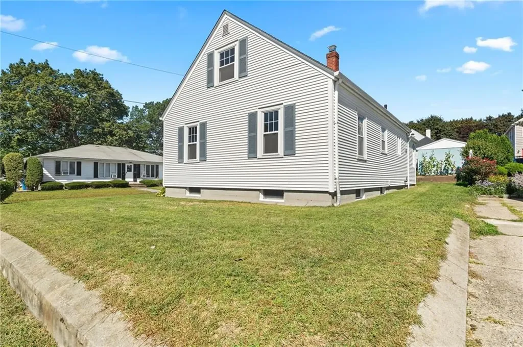 136 Frankfort Street Cranston RI 02910