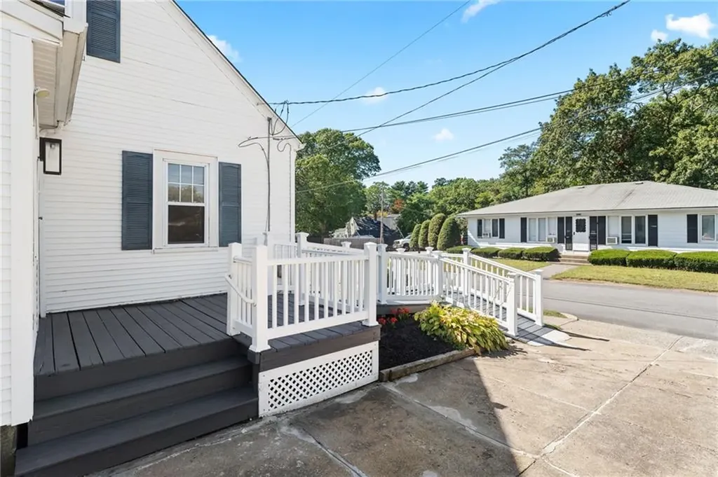 136 Frankfort Street Cranston RI 02910