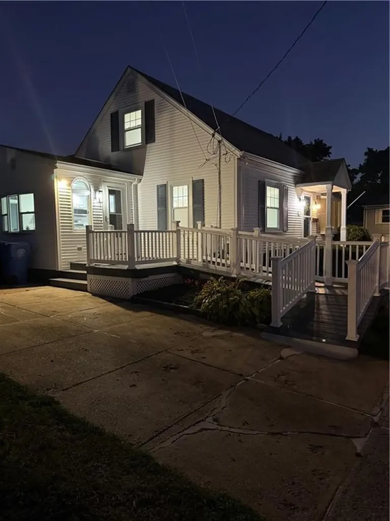 136 Frankfort Street Cranston RI 02910