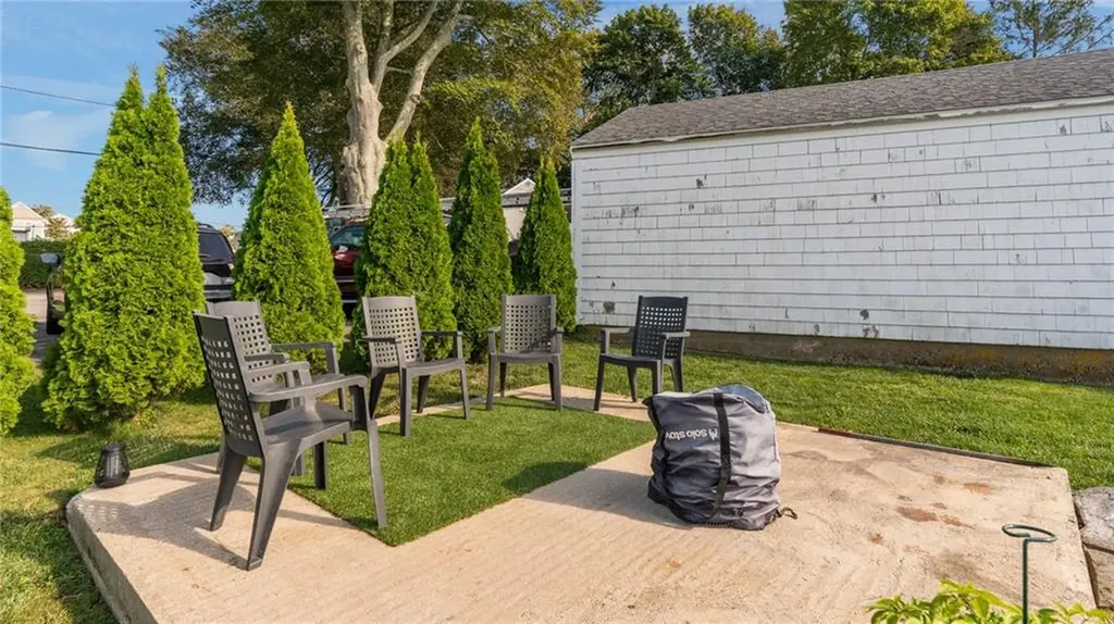 12 Leal Terrace Newport RI 02840