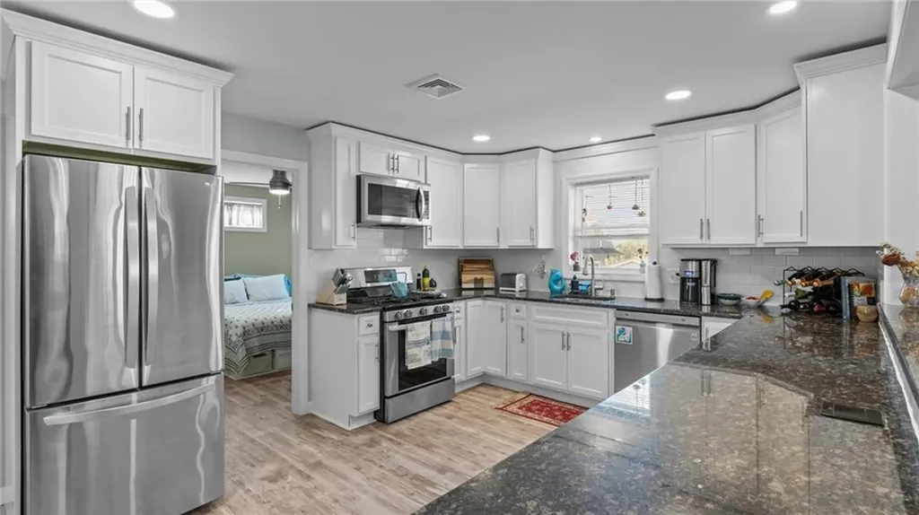 12 Leal Terrace Newport RI 02840