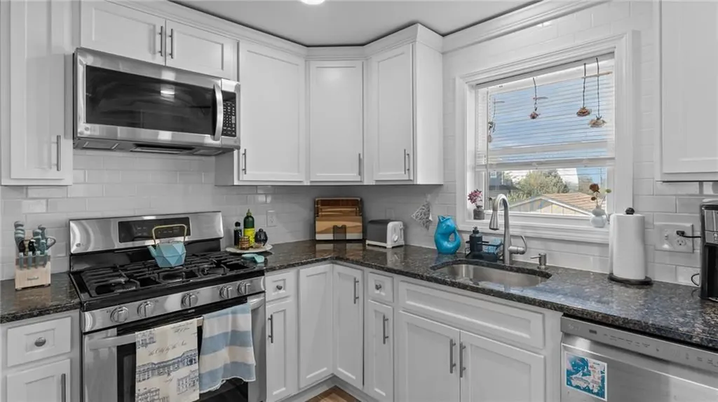 12 Leal Terrace Newport RI 02840