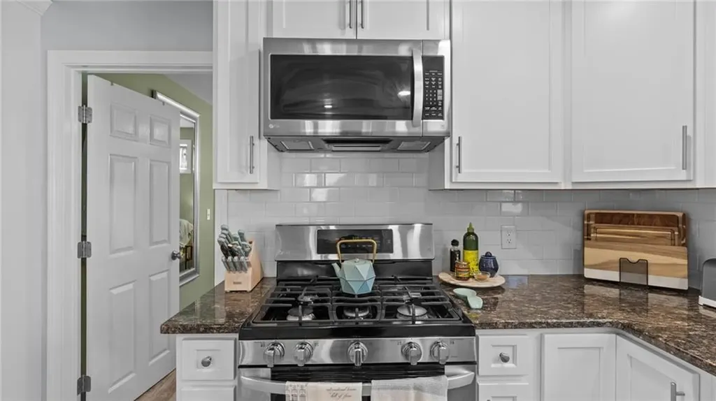 12 Leal Terrace Newport RI 02840
