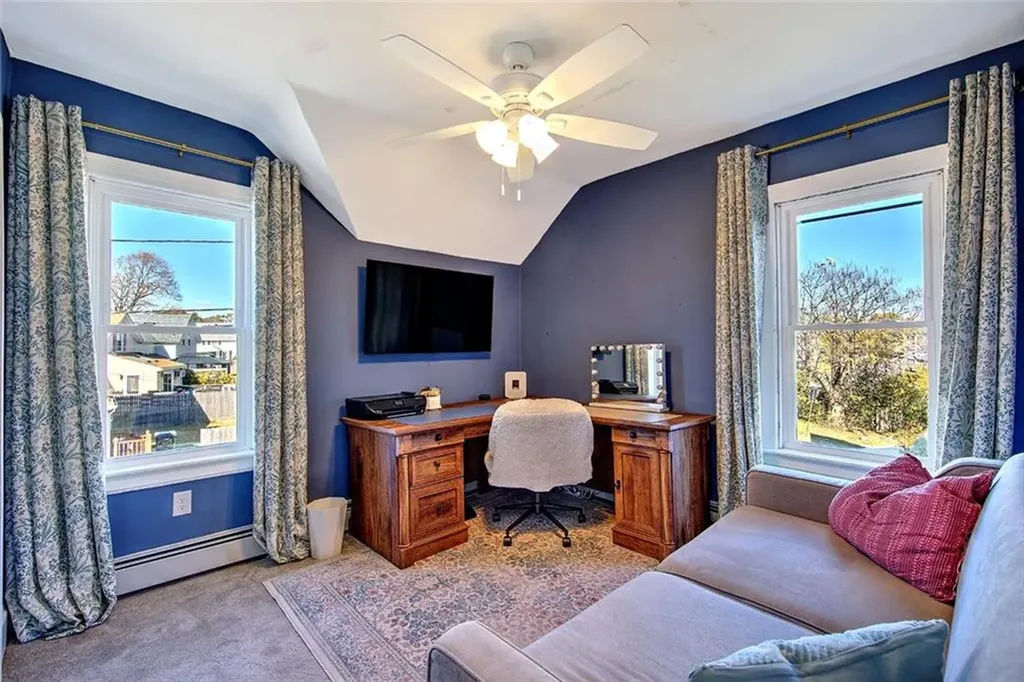 93 Narragansett Avenue East Providence RI 02915