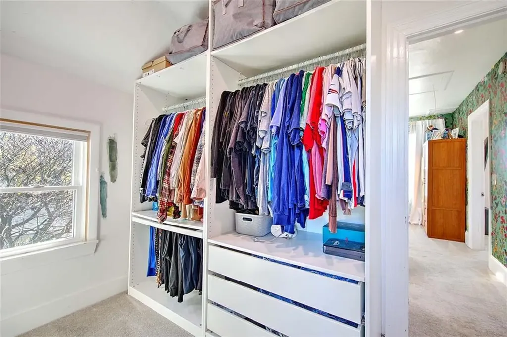 93 Narragansett Avenue East Providence RI 02915