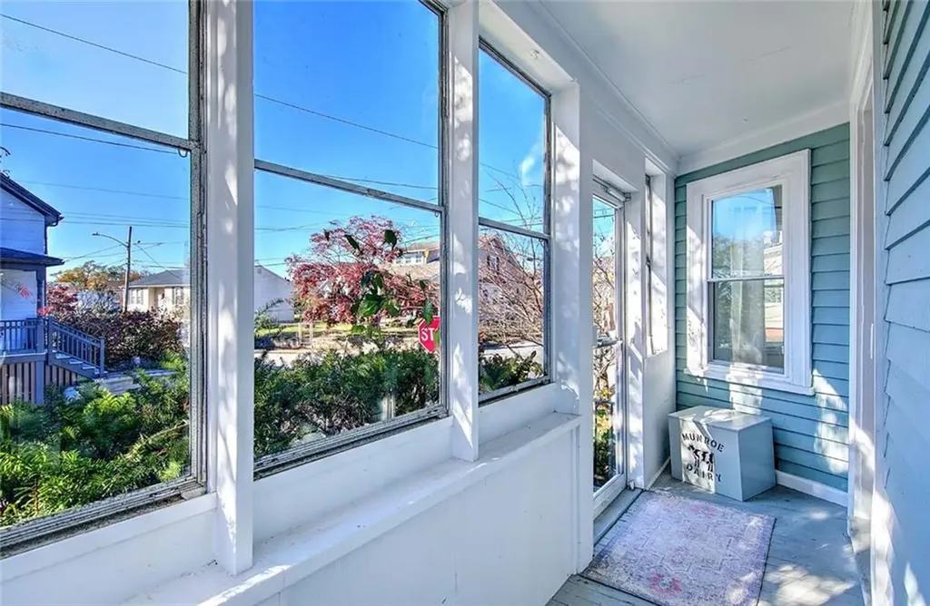 93 Narragansett Avenue East Providence RI 02915