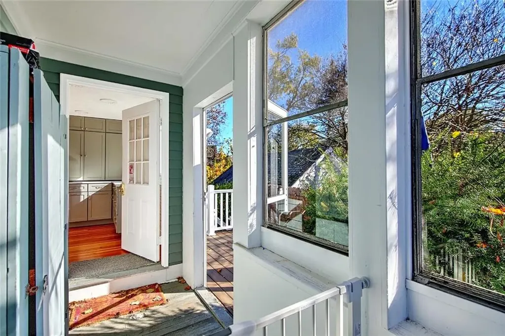 93 Narragansett Avenue East Providence RI 02915