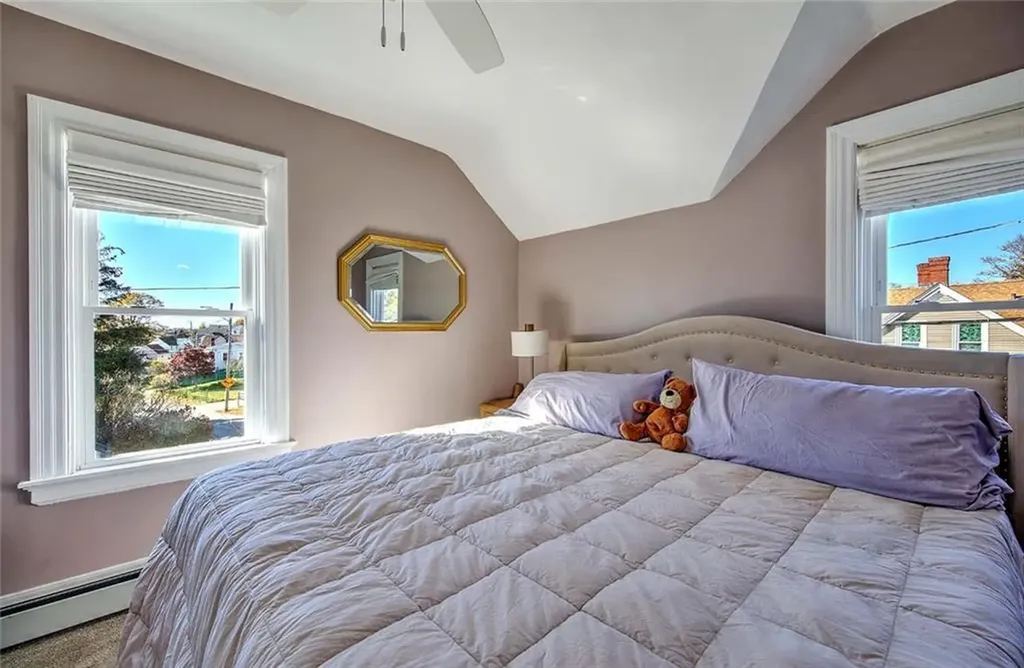 93 Narragansett Avenue East Providence RI 02915