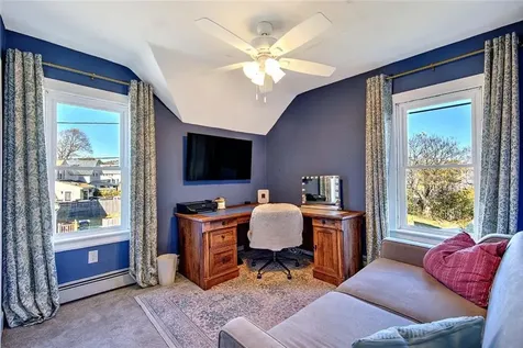 93 Narragansett Avenue East Providence RI 02915