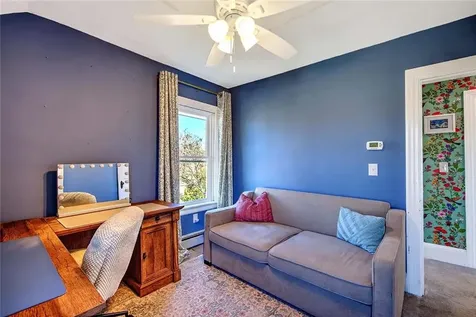 93 Narragansett Avenue East Providence RI 02915