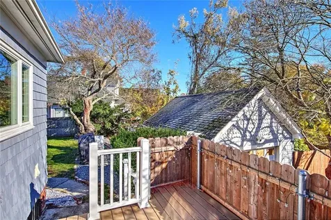 93 Narragansett Avenue East Providence RI 02915