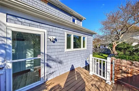 93 Narragansett Avenue East Providence RI 02915