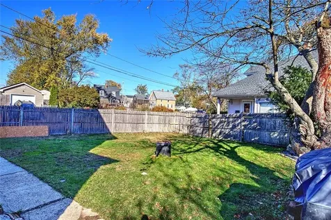 93 Narragansett Avenue East Providence RI 02915