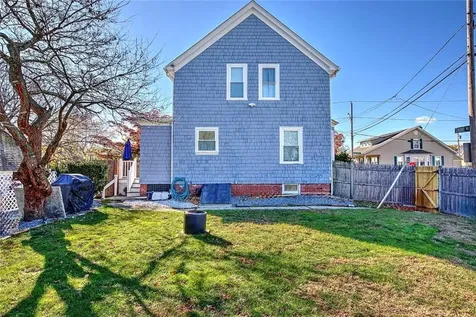 93 Narragansett Avenue East Providence RI 02915