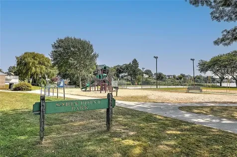 93 Narragansett Avenue East Providence RI 02915