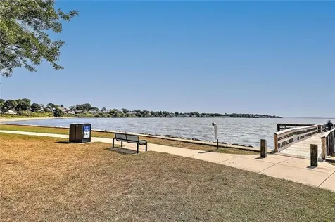 93 Narragansett Avenue East Providence RI 02915