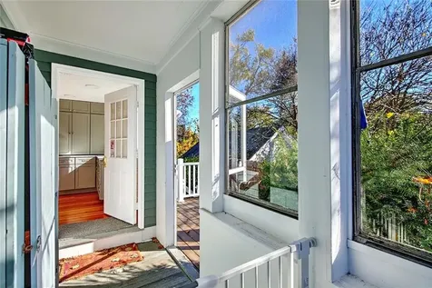 93 Narragansett Avenue East Providence RI 02915