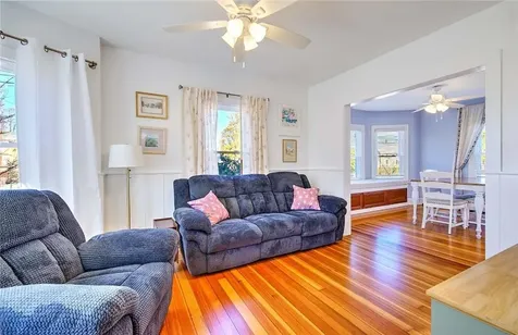 93 Narragansett Avenue East Providence RI 02915