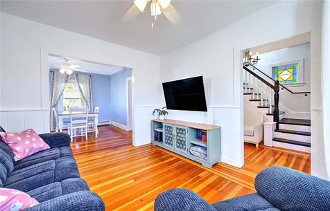 93 Narragansett Avenue East Providence RI 02915