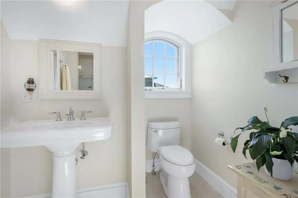 591 Ocean Avenue Newport RI 02840