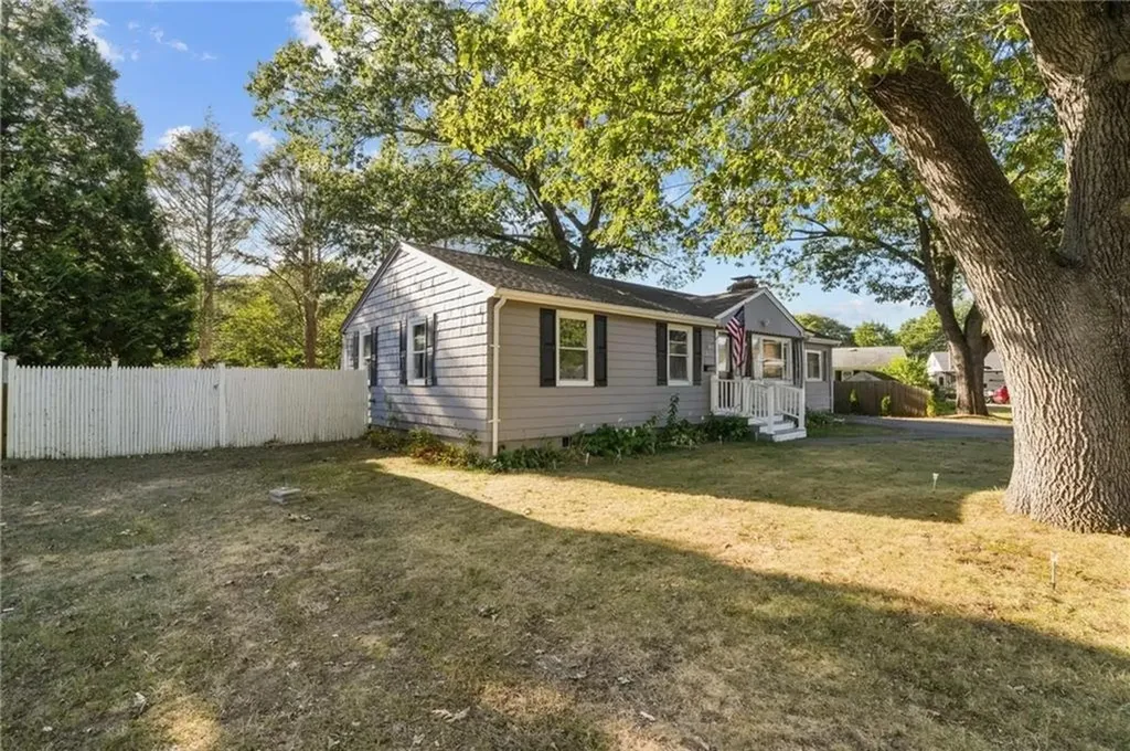 21 Lake Drive North Kingstown RI 02852