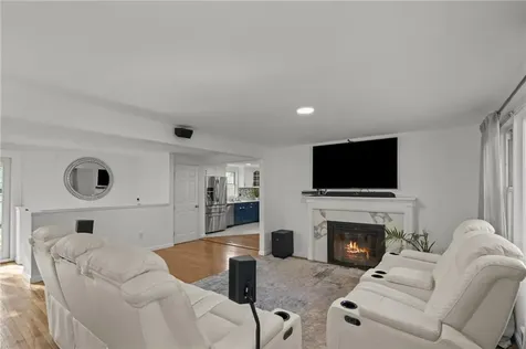 21 Lake Drive North Kingstown RI 02852