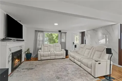 21 Lake Drive North Kingstown RI 02852