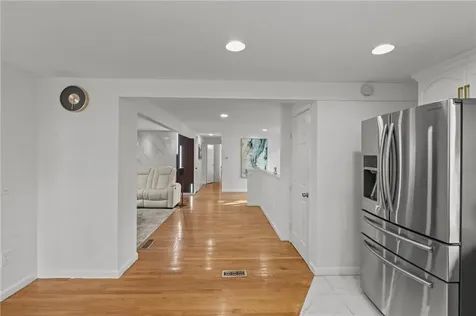 21 Lake Drive North Kingstown RI 02852