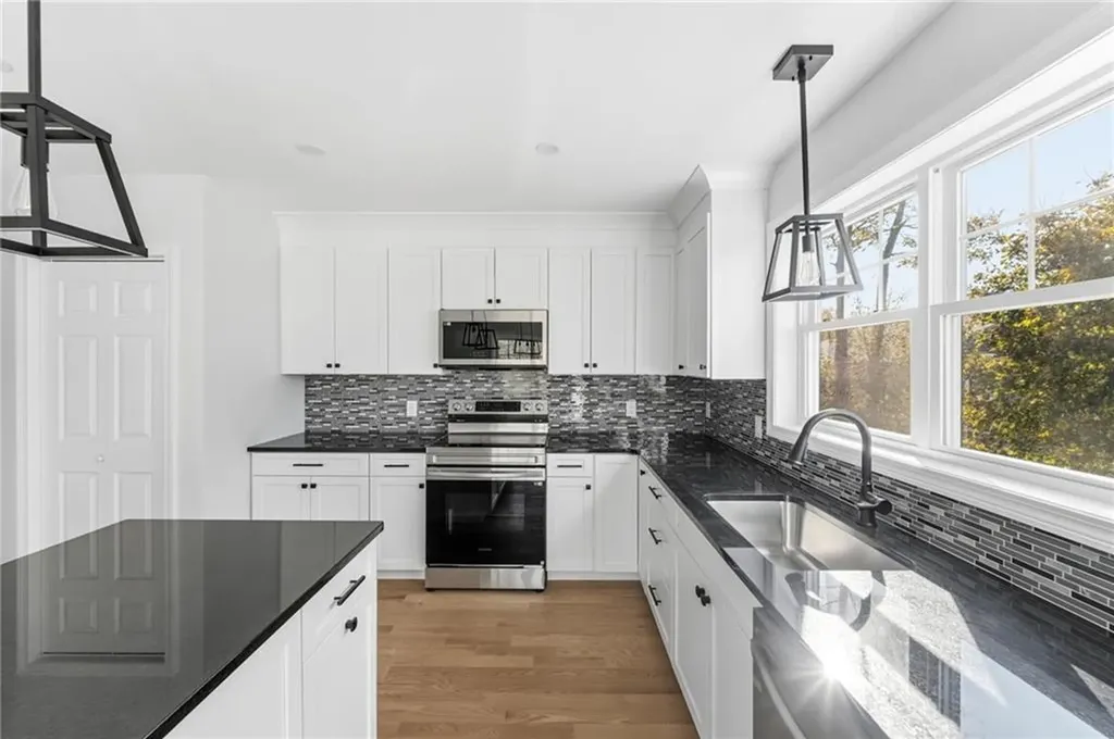 6 Teresa Ann Crossing West Warwick RI 02893