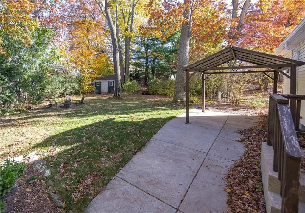 11 Salem Drive North Providence RI 02904