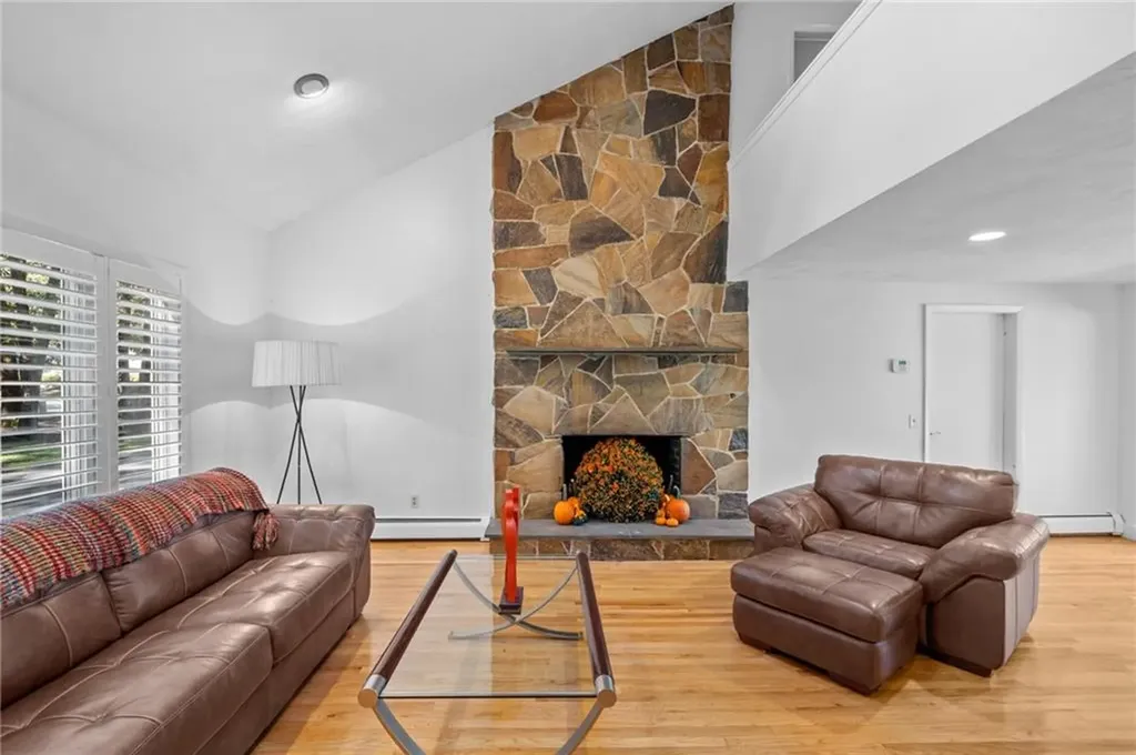 24 Greenwood Lane Lincoln RI 02865