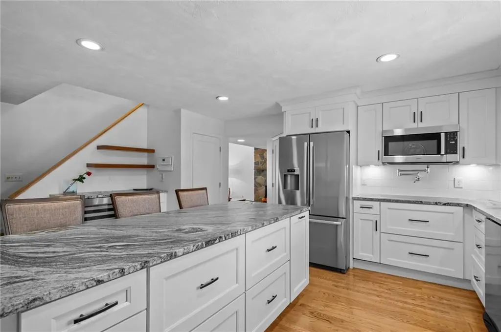 24 Greenwood Lane Lincoln RI 02865