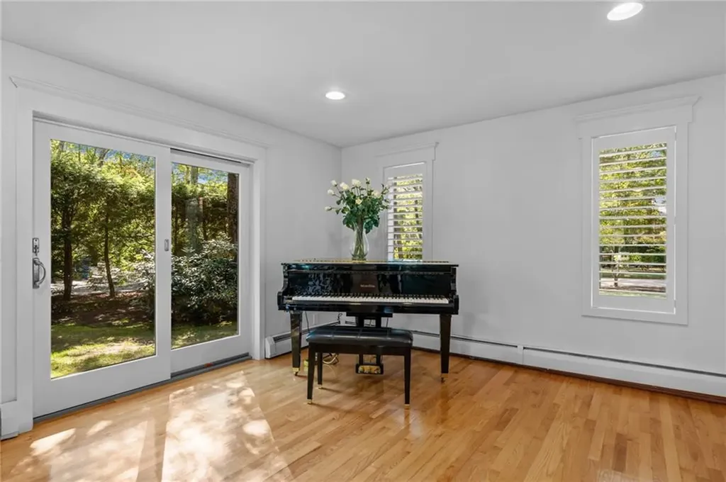 24 Greenwood Lane Lincoln RI 02865