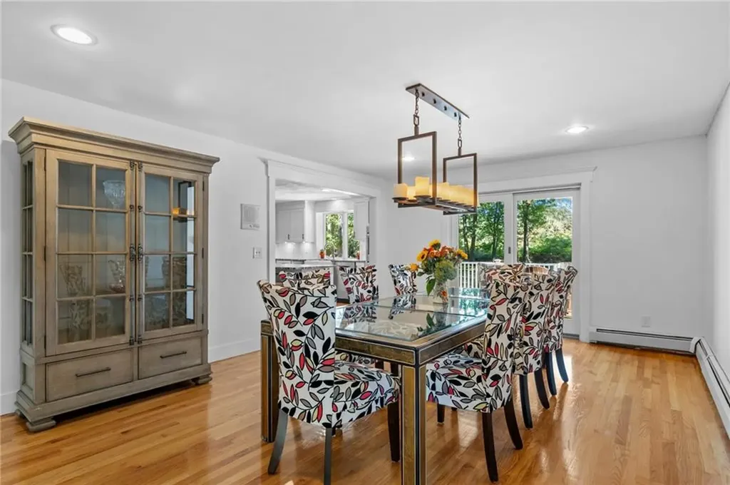 24 Greenwood Lane Lincoln RI 02865