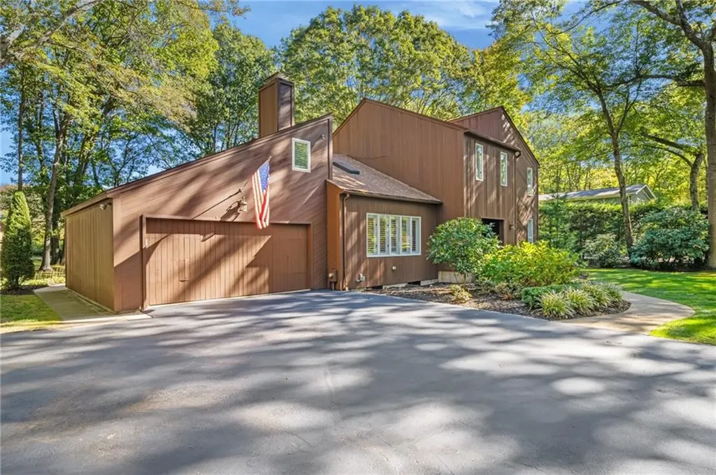 24 Greenwood Lane Lincoln RI 02865
